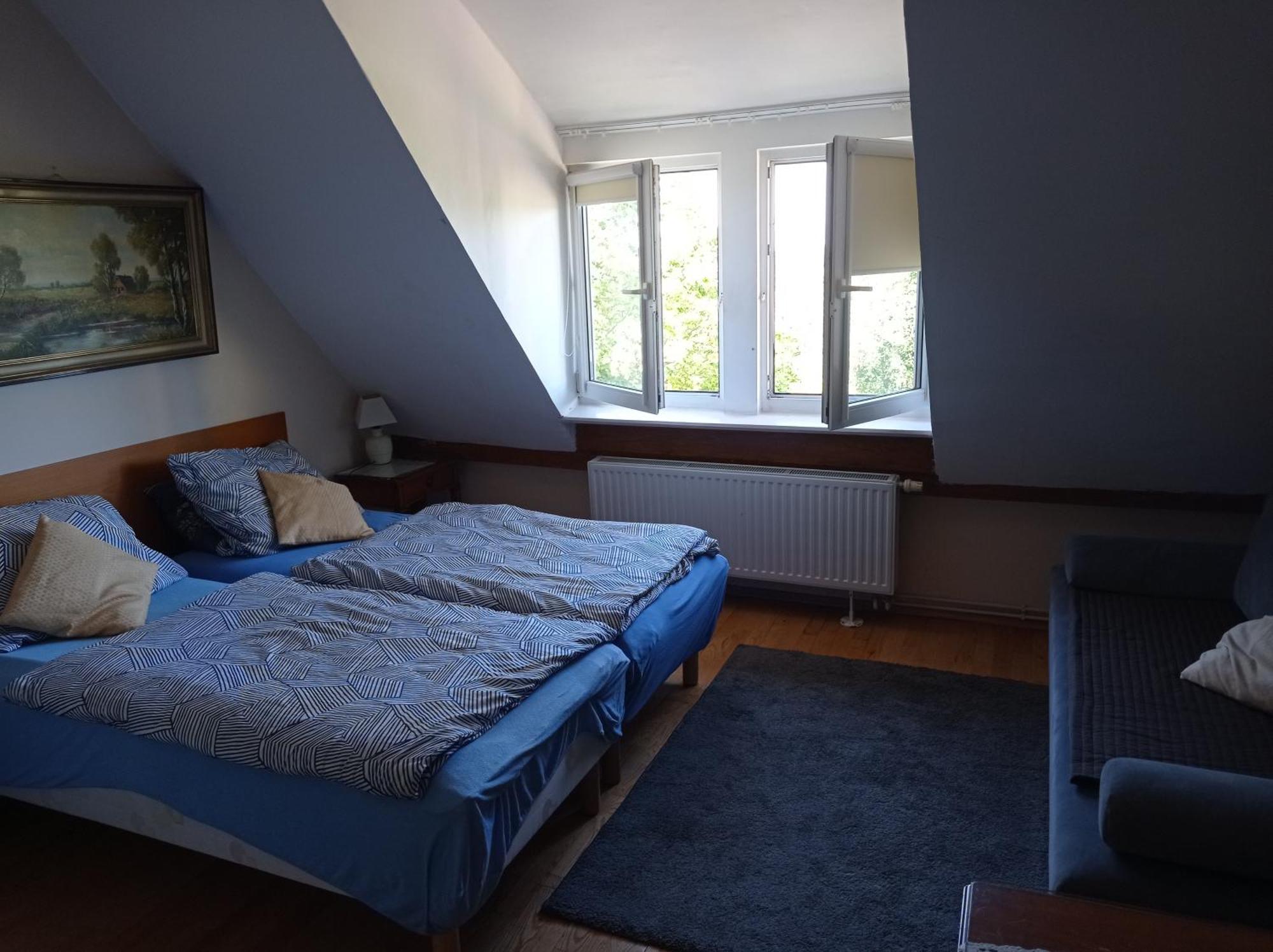 ミエンジズドロイェ ウィラ ツェツィリア Bed & Breakfast エクステリア 写真