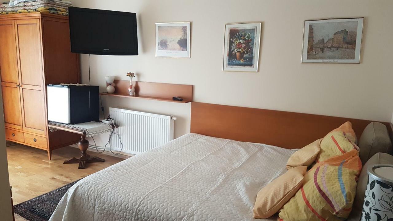 ミエンジズドロイェ ウィラ ツェツィリア Bed & Breakfast エクステリア 写真