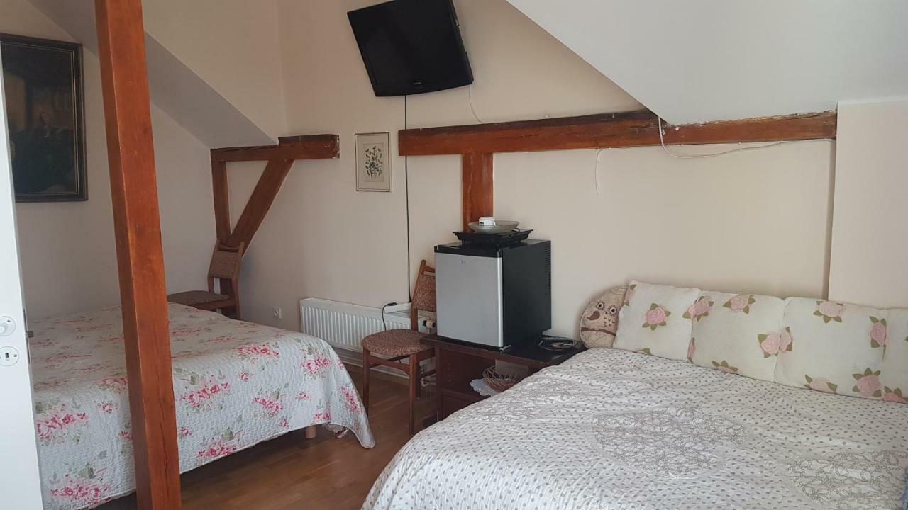 ミエンジズドロイェ ウィラ ツェツィリア Bed & Breakfast エクステリア 写真