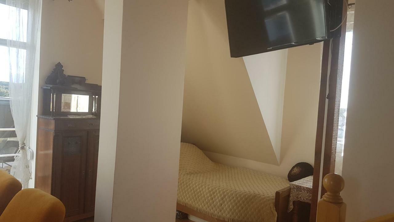 ミエンジズドロイェ ウィラ ツェツィリア Bed & Breakfast エクステリア 写真