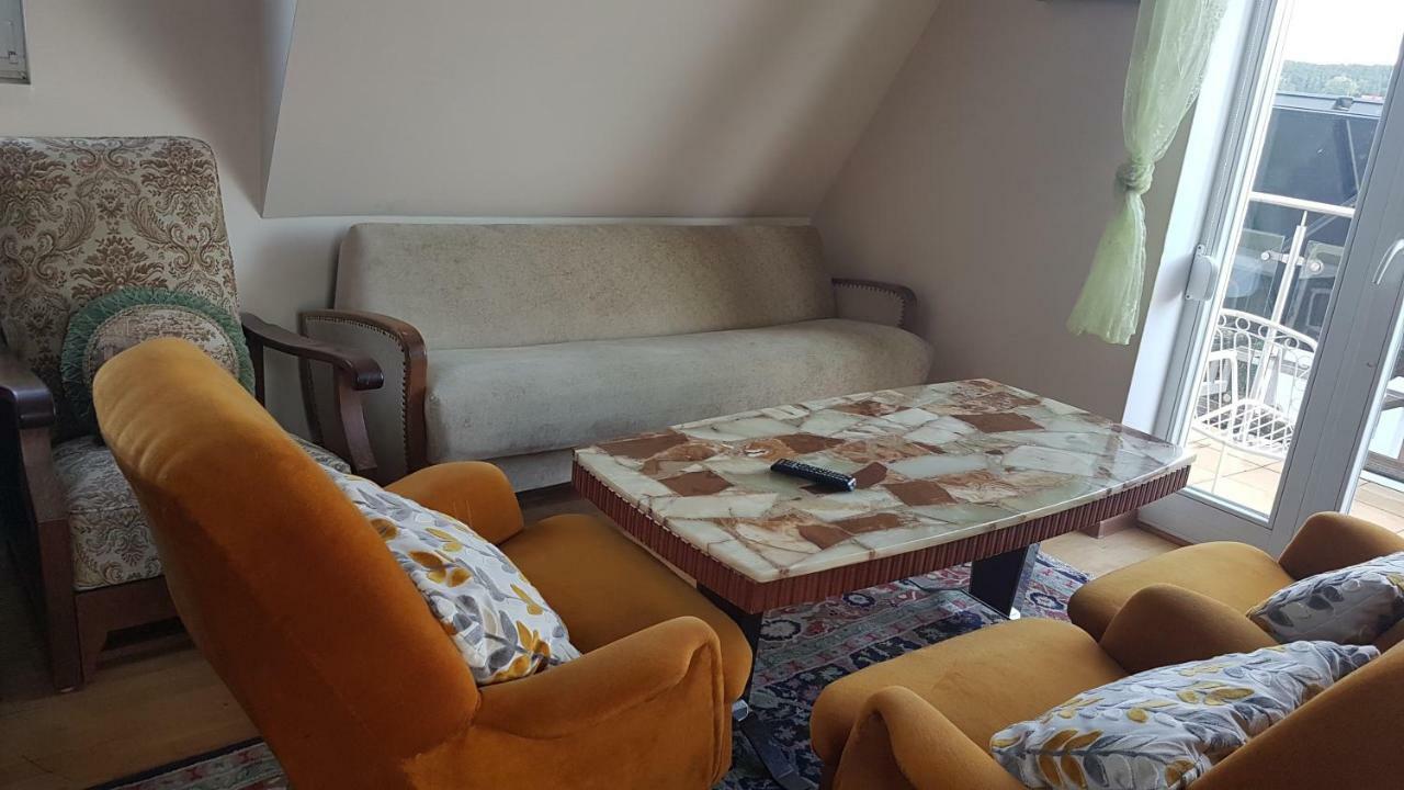 ミエンジズドロイェ ウィラ ツェツィリア Bed & Breakfast エクステリア 写真