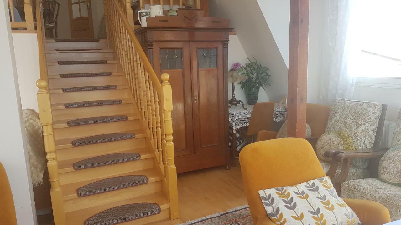 ミエンジズドロイェ ウィラ ツェツィリア Bed & Breakfast エクステリア 写真
