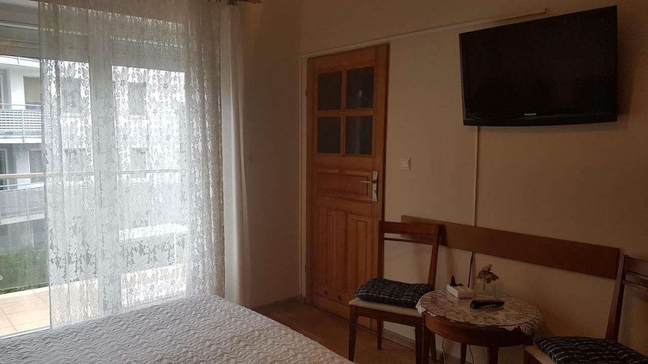 ミエンジズドロイェ ウィラ ツェツィリア Bed & Breakfast エクステリア 写真